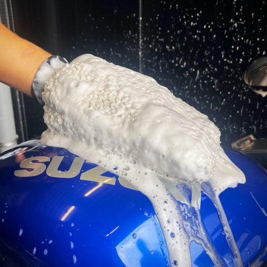 Washandschoen van Bagimoto in actie! 